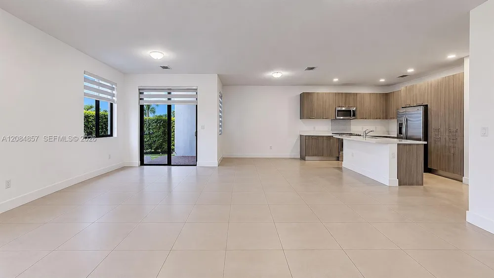 15811 SW 136th Ter Miami, FL 33196