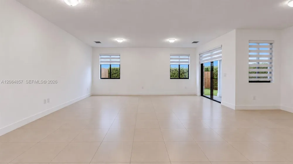 15811 SW 136th Ter Miami, FL 33196