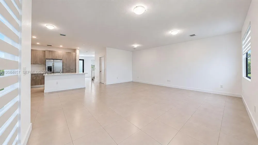 15811 SW 136th Ter Miami, FL 33196