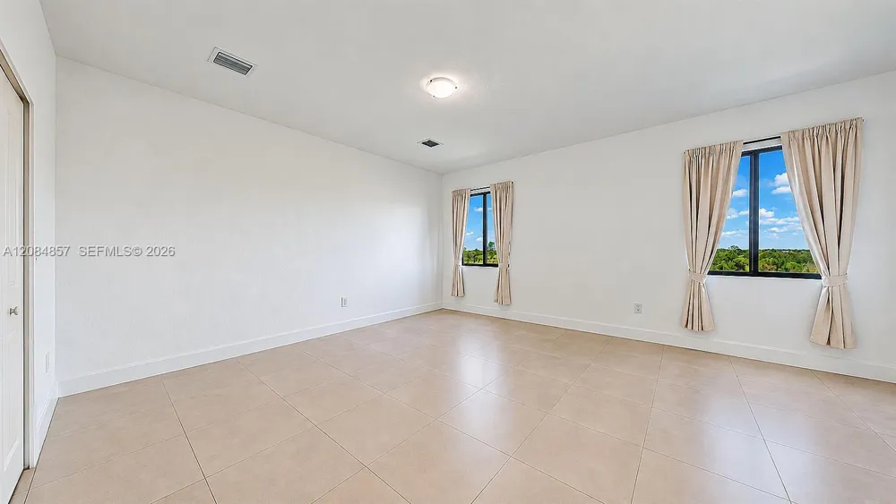 15811 SW 136th Ter Miami, FL 33196