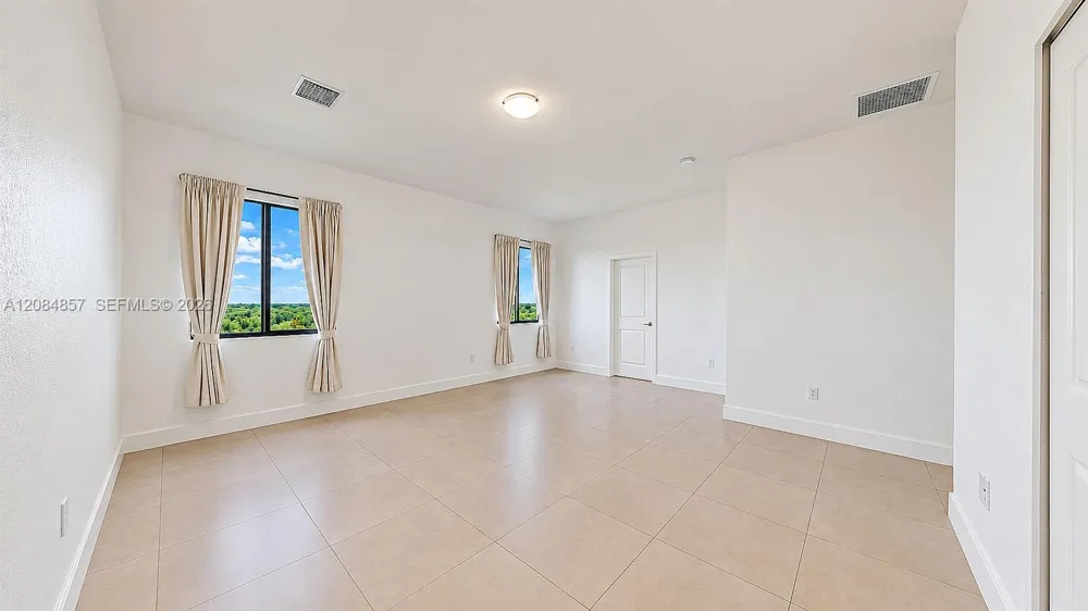 15811 SW 136th Ter Miami, FL 33196