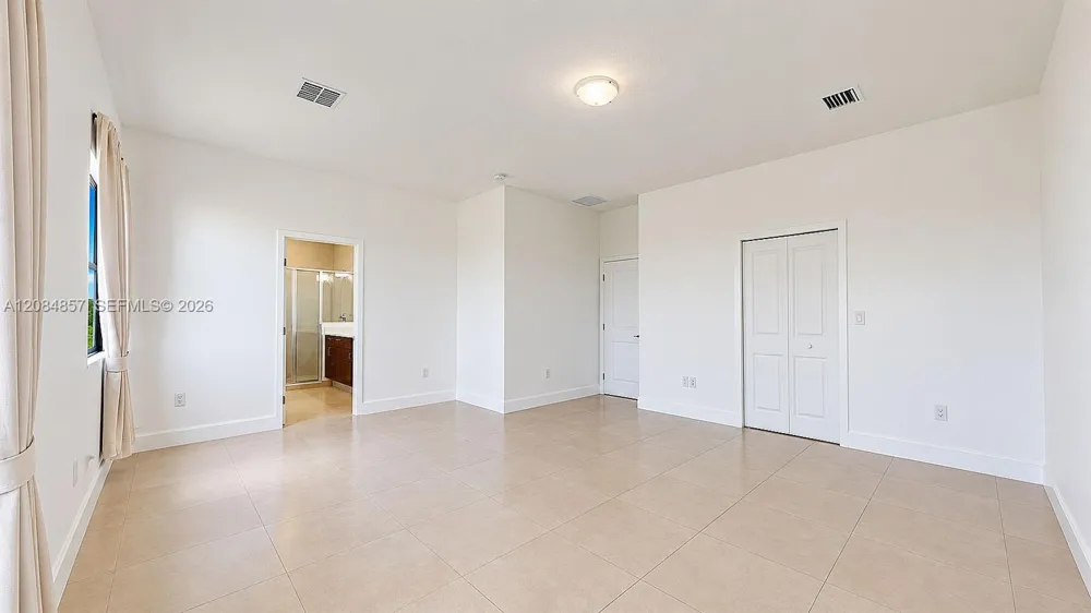 15811 SW 136th Ter Miami, FL 33196