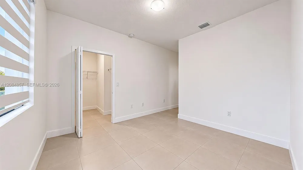 15811 SW 136th Ter Miami, FL 33196