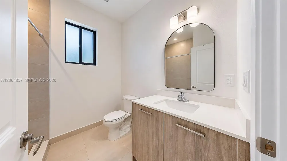 15811 SW 136th Ter Miami, FL 33196
