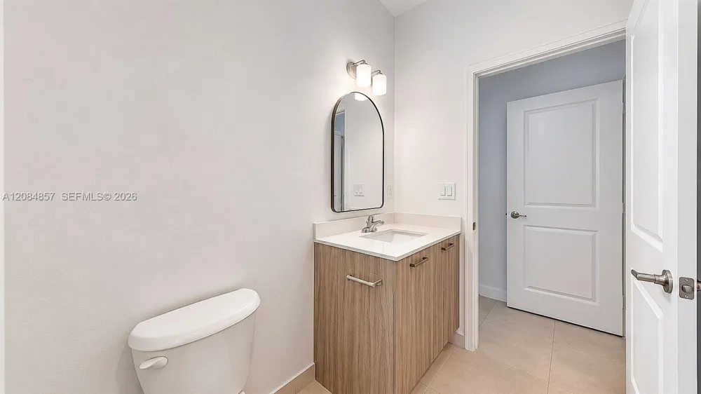 15811 SW 136th Ter Miami, FL 33196