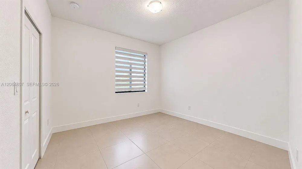 15811 SW 136th Ter Miami, FL 33196