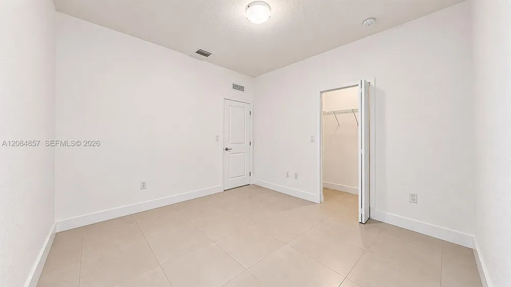 15811 SW 136th Ter Miami, FL 33196