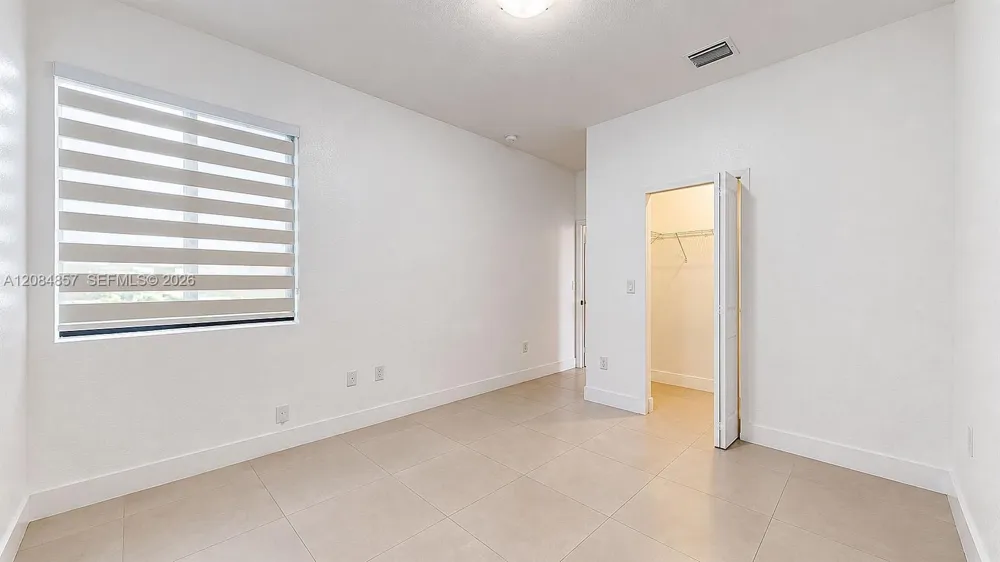 15811 SW 136th Ter Miami, FL 33196