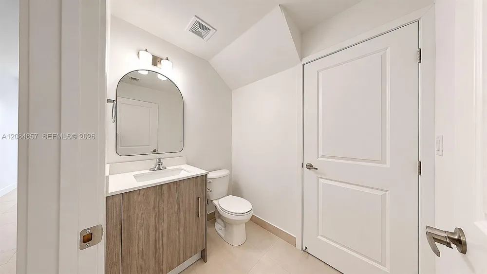 15811 SW 136th Ter Miami, FL 33196