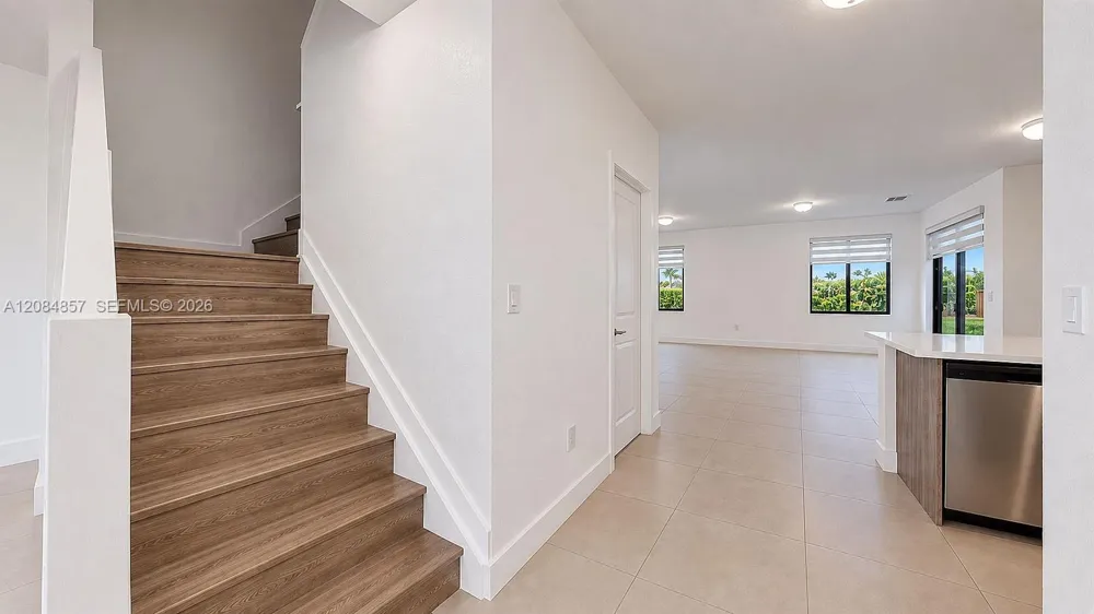 15811 SW 136th Ter Miami, FL 33196