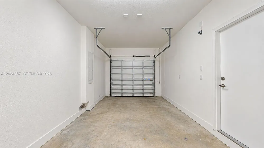 15811 SW 136th Ter Miami, FL 33196