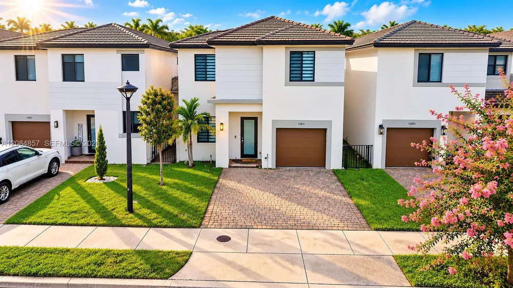 15811 SW 136th Ter Miami, FL 33196