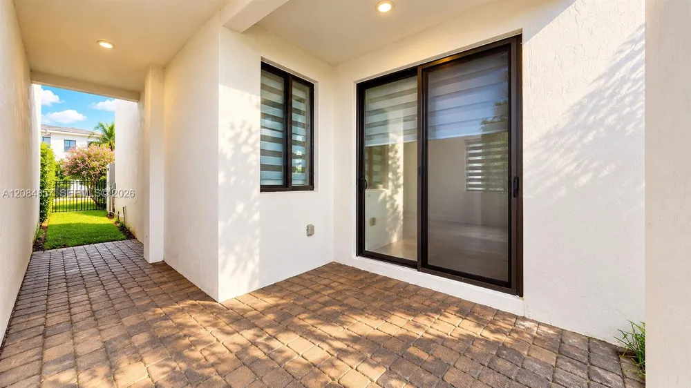 15811 SW 136th Ter Miami, FL 33196