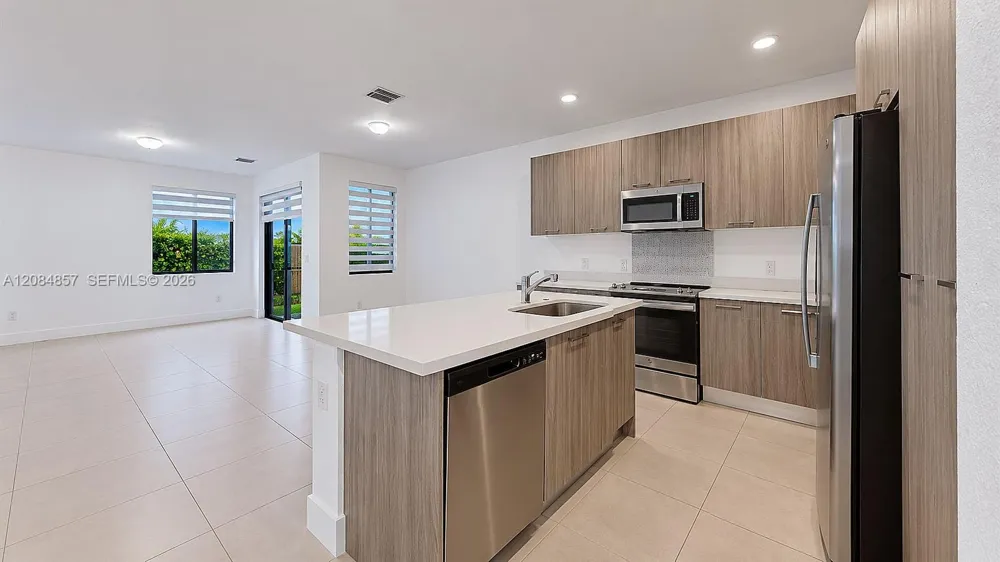 15811 SW 136th Ter Miami, FL 33196