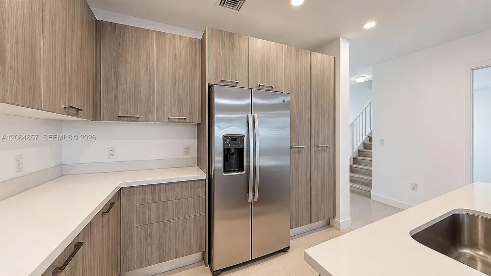 15811 SW 136th Ter Miami, FL 33196