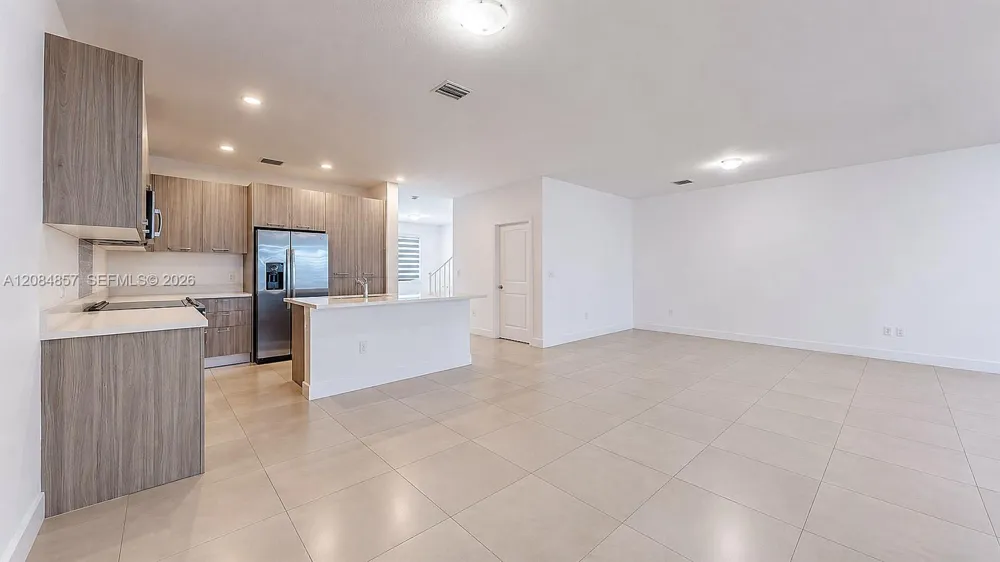 15811 SW 136th Ter Miami, FL 33196