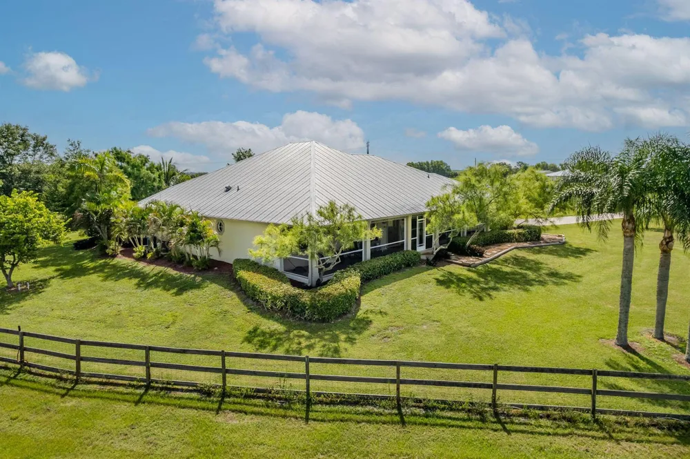 19005 SW GREY FOX TRAIL 