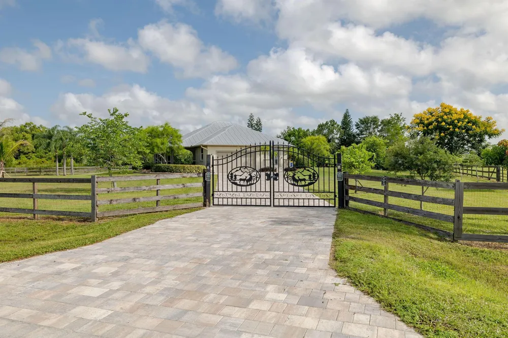 19005 SW GREY FOX TRAIL 