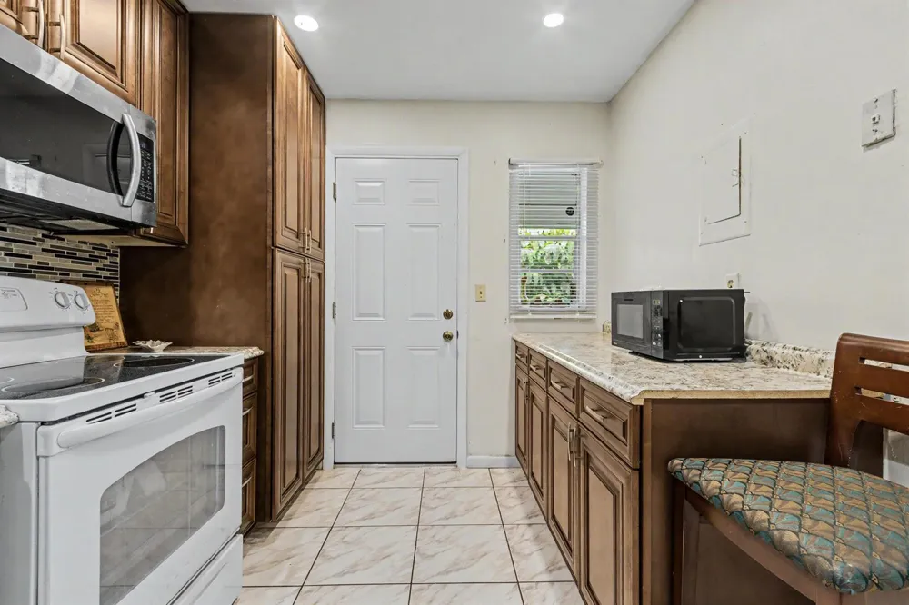 3090 NW 46th Avenue Lauderdale Lakes, FL 33313