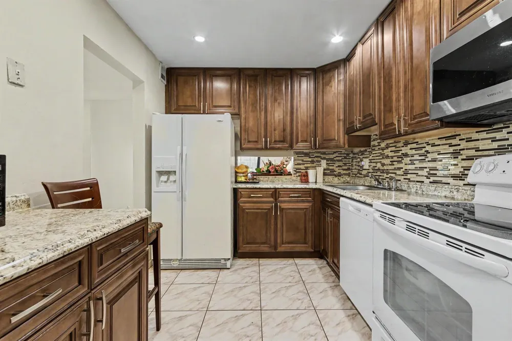 3090 NW 46th Avenue Lauderdale Lakes, FL 33313