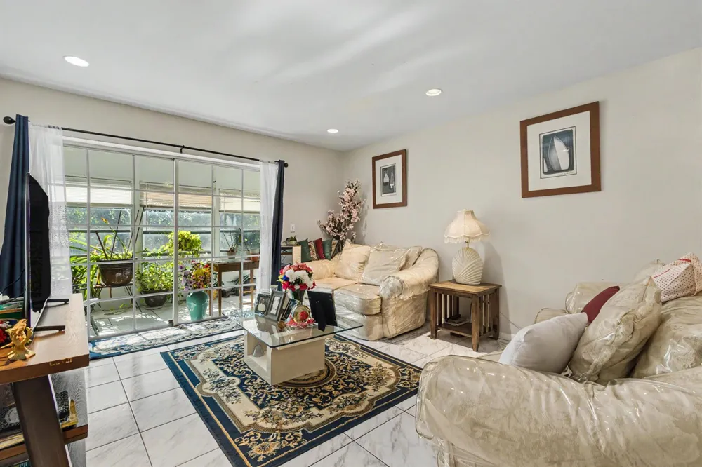 3090 NW 46th Avenue Lauderdale Lakes, FL 33313