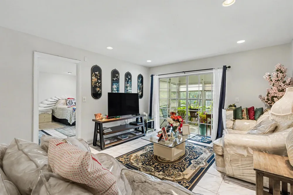 3090 NW 46th Avenue Lauderdale Lakes, FL 33313