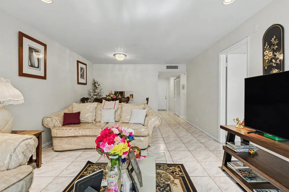 3090 NW 46th Avenue Lauderdale Lakes, FL 33313