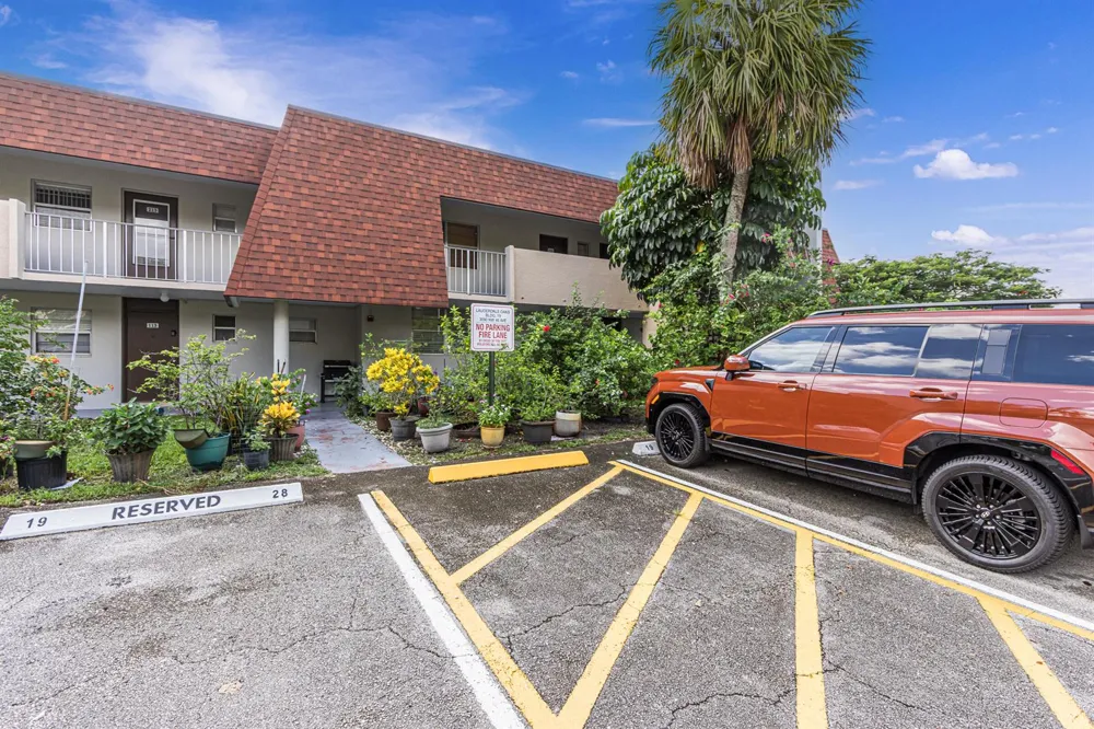 3090 NW 46th Avenue Lauderdale Lakes, FL 33313