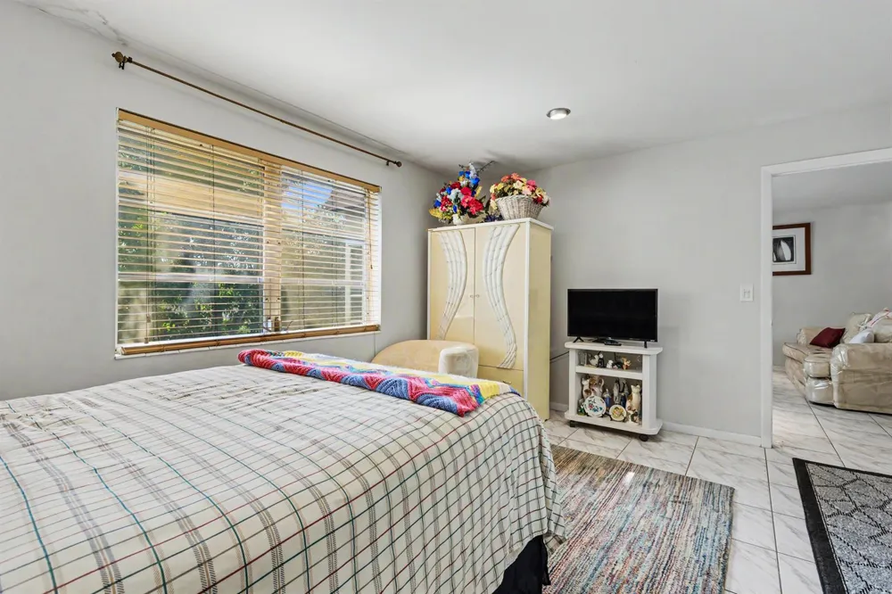 3090 NW 46th Avenue Lauderdale Lakes, FL 33313