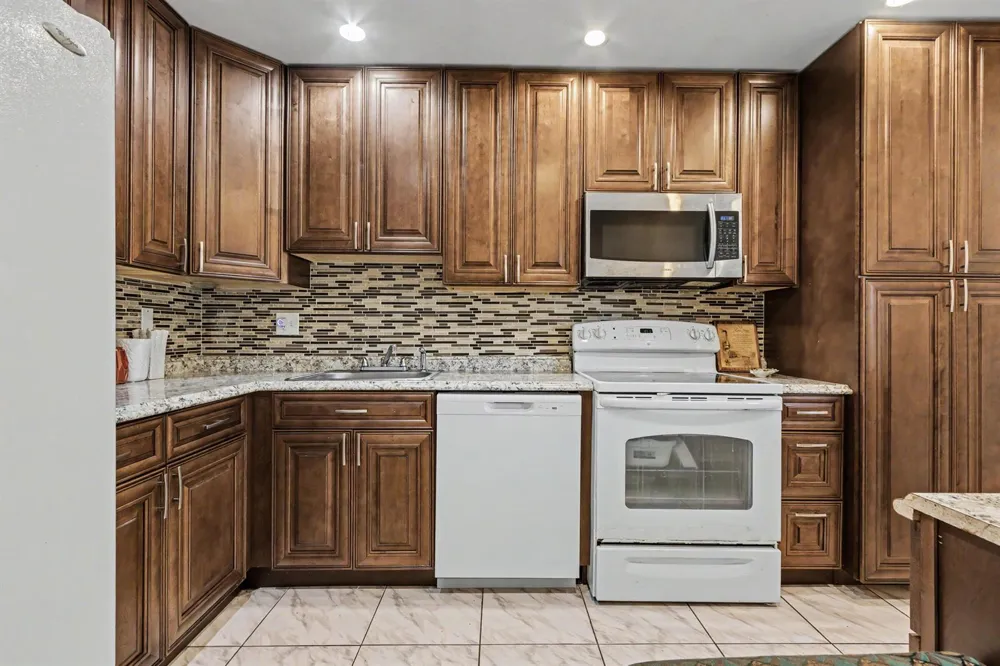 3090 NW 46th Avenue Lauderdale Lakes, FL 33313