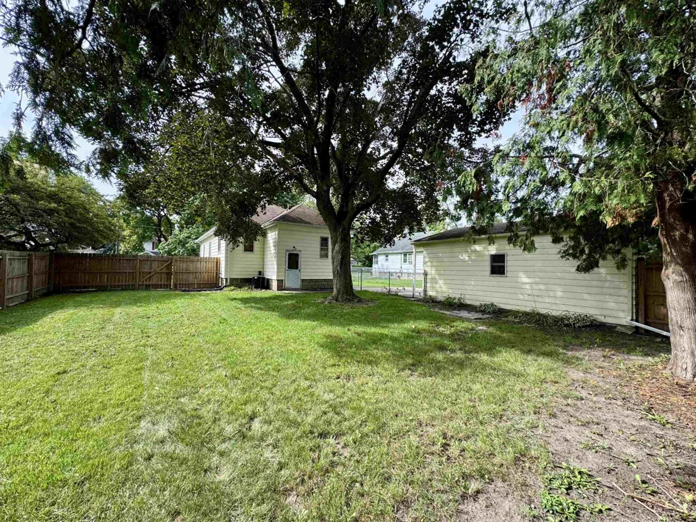 1812 Allegan Street Saginaw City, MI 48602