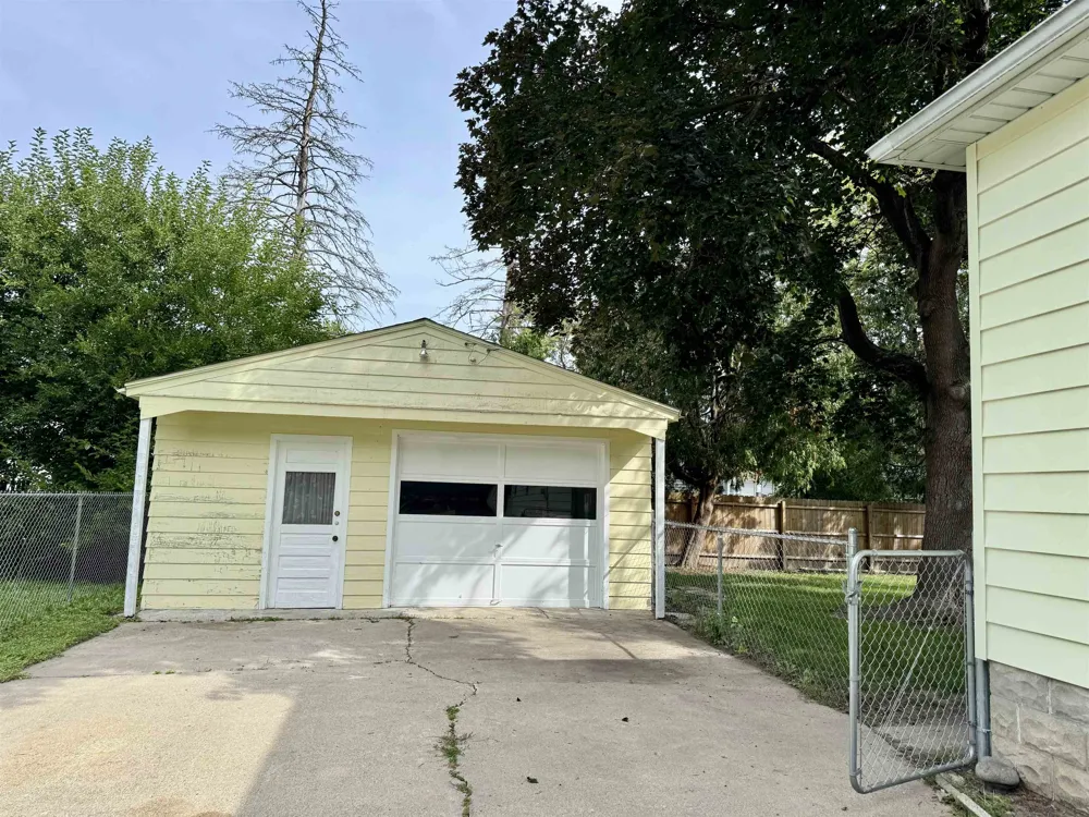 1812 Allegan Street Saginaw City, MI 48602