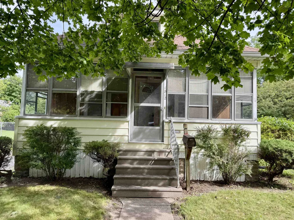1812 Allegan Street Saginaw City, MI 48602