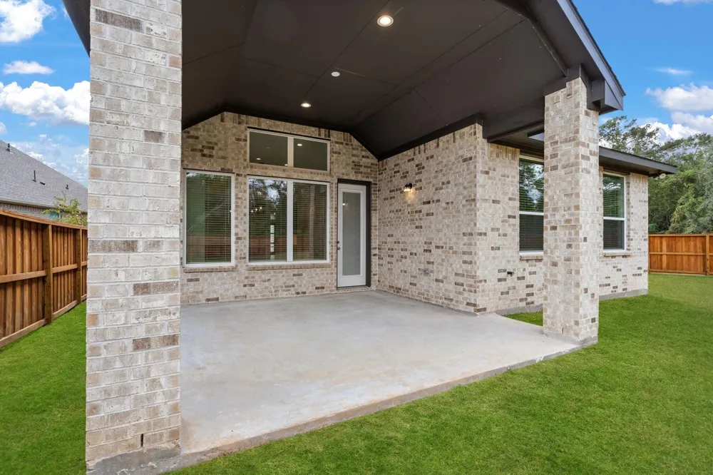 28819 Crockett Gardens Drive New Caney, TX 77357