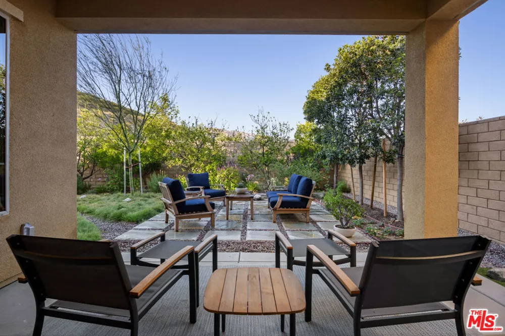 11728 Canoga Avenue Chatsworth, CA 91311