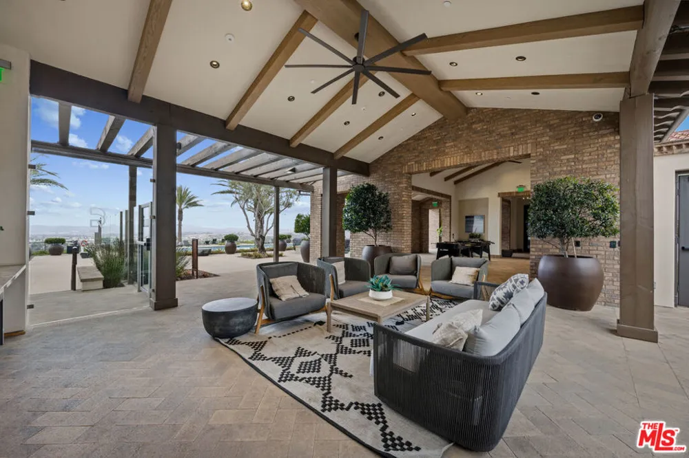 11728 Canoga Avenue Chatsworth, CA 91311