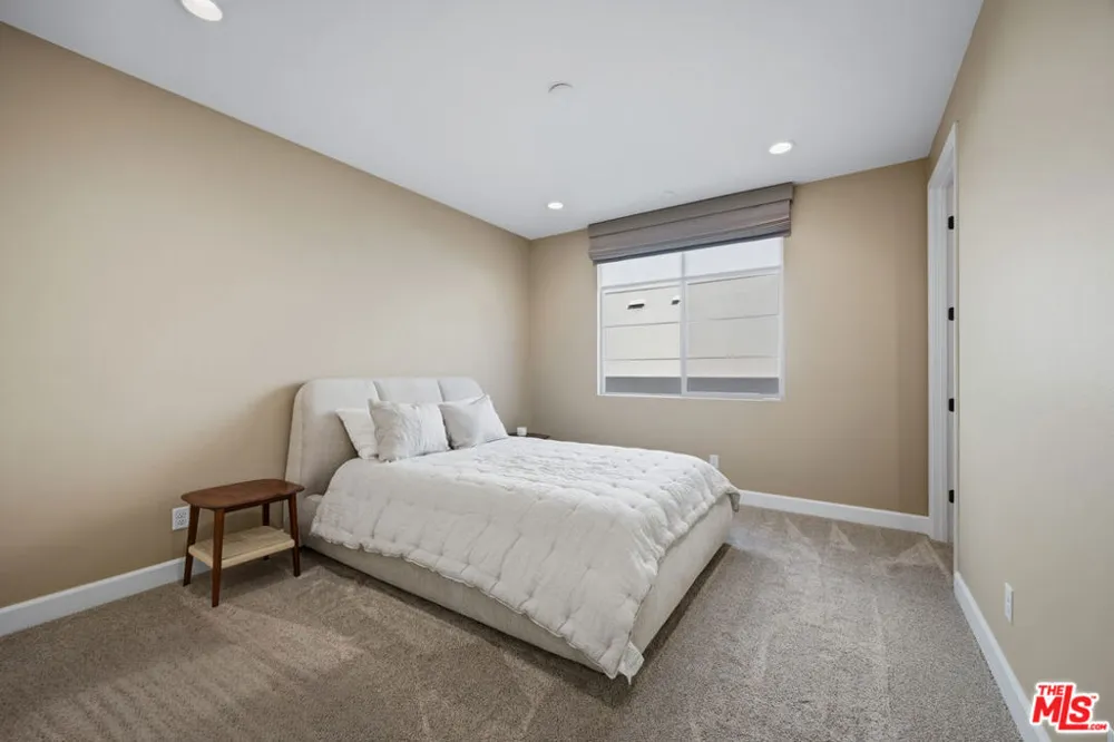 11728 Canoga Avenue Chatsworth, CA 91311
