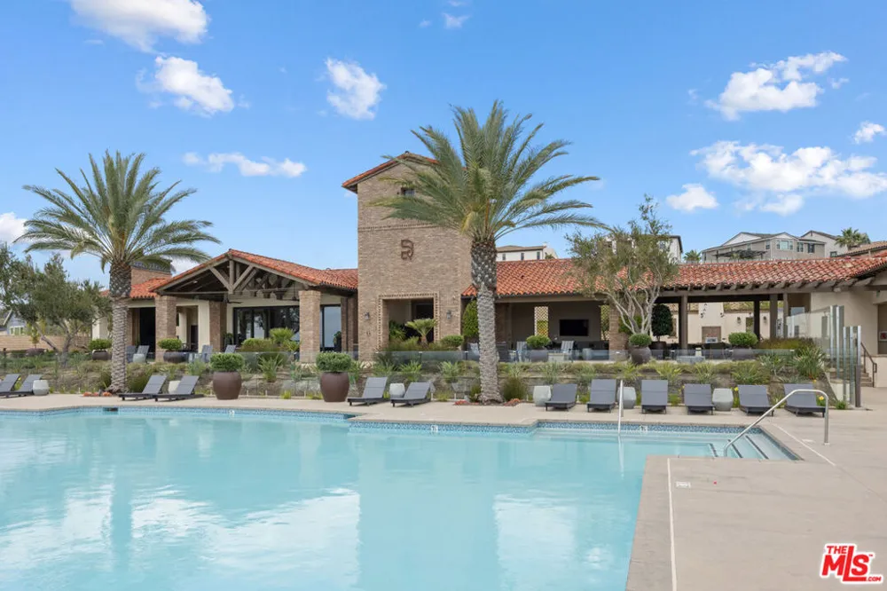11728 Canoga Avenue Chatsworth, CA 91311