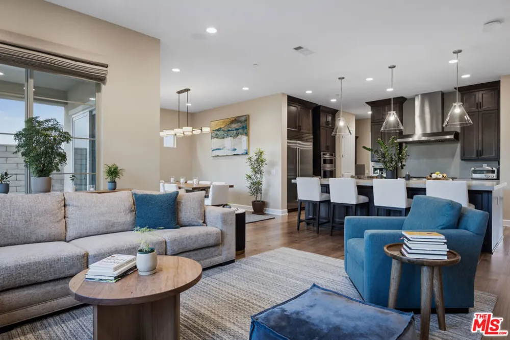 11728 Canoga Avenue Chatsworth, CA 91311
