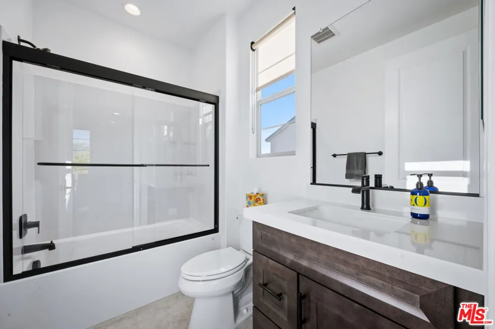 11728 Canoga Avenue Chatsworth, CA 91311