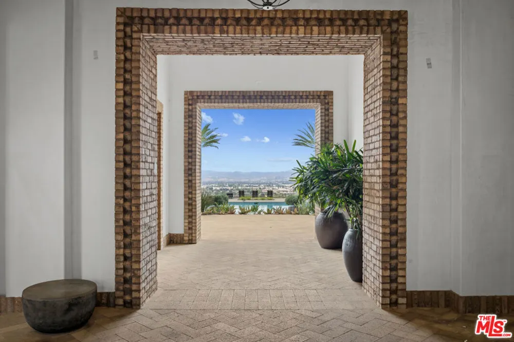 11728 Canoga Avenue Chatsworth, CA 91311