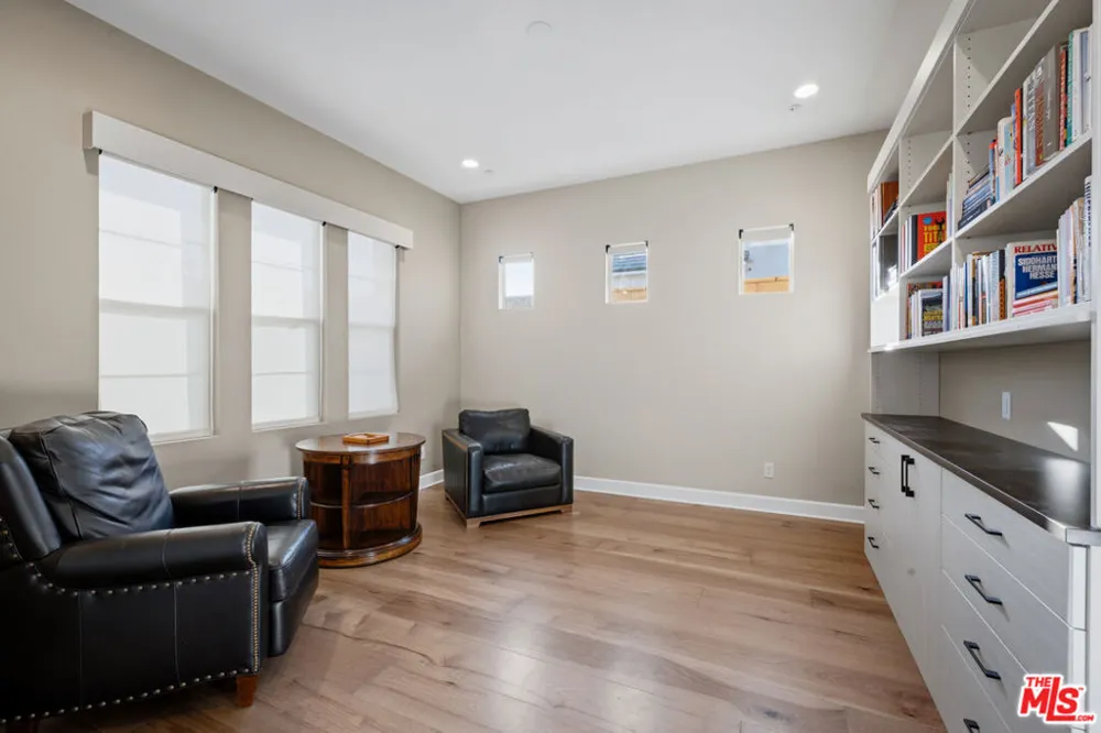 11728 Canoga Avenue Chatsworth, CA 91311