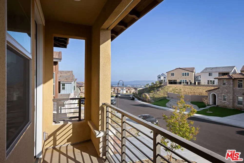11728 Canoga Avenue Chatsworth, CA 91311