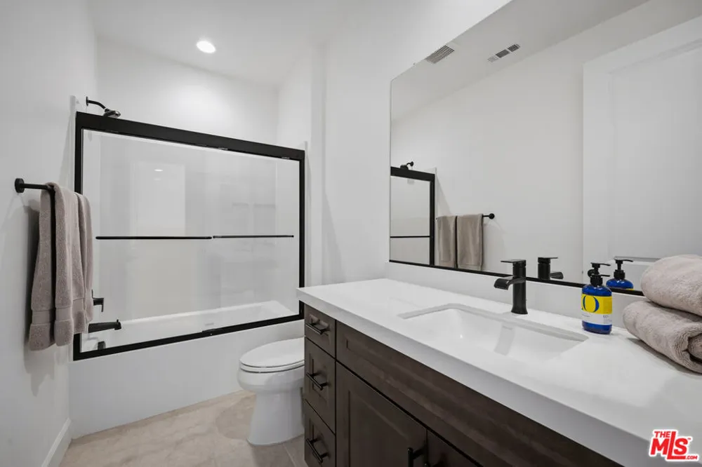 11728 Canoga Avenue Chatsworth, CA 91311