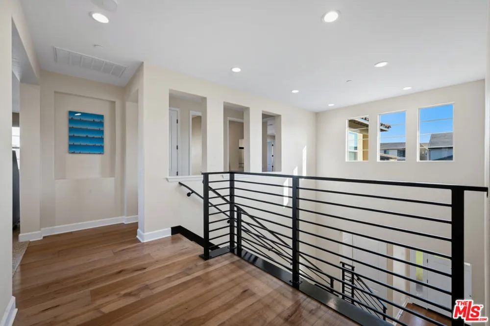 11728 Canoga Avenue Chatsworth, CA 91311