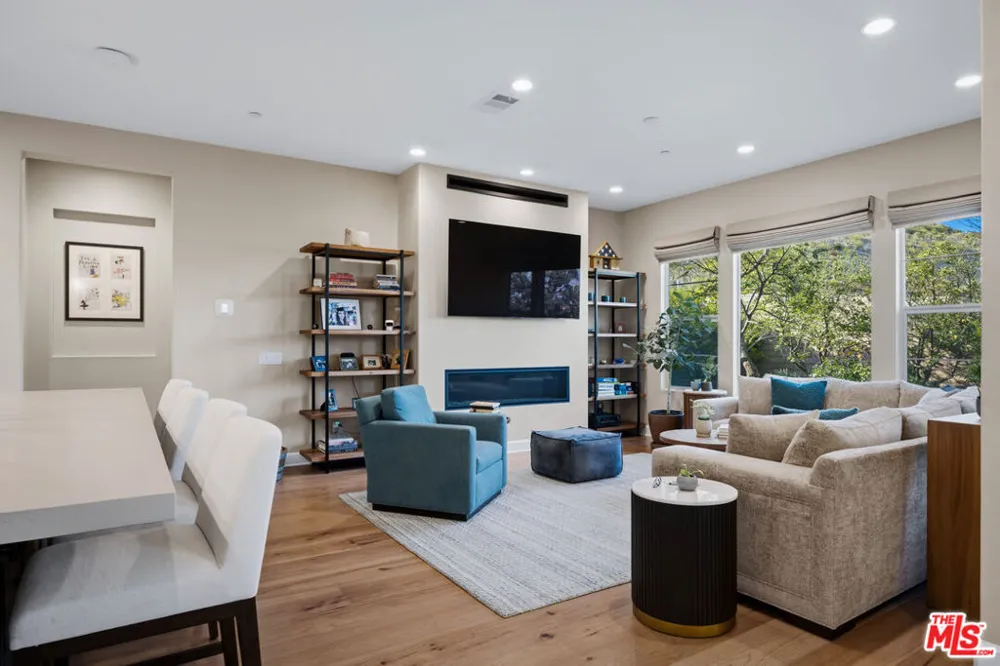 11728 Canoga Avenue Chatsworth, CA 91311