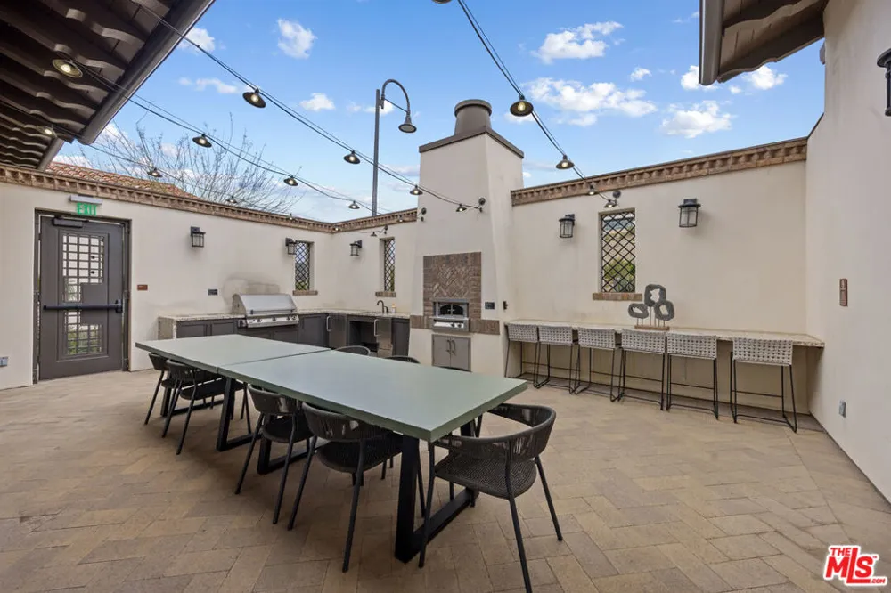 11728 Canoga Avenue Chatsworth, CA 91311