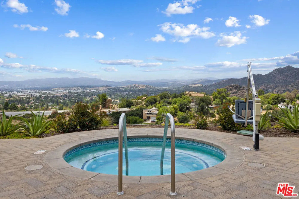 11728 Canoga Avenue Chatsworth, CA 91311
