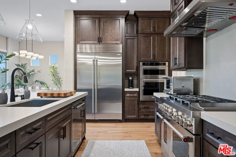 11728 Canoga Avenue Chatsworth, CA 91311