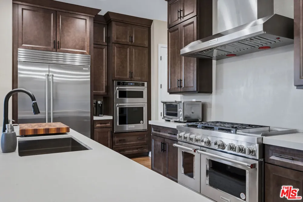 11728 Canoga Avenue Chatsworth, CA 91311
